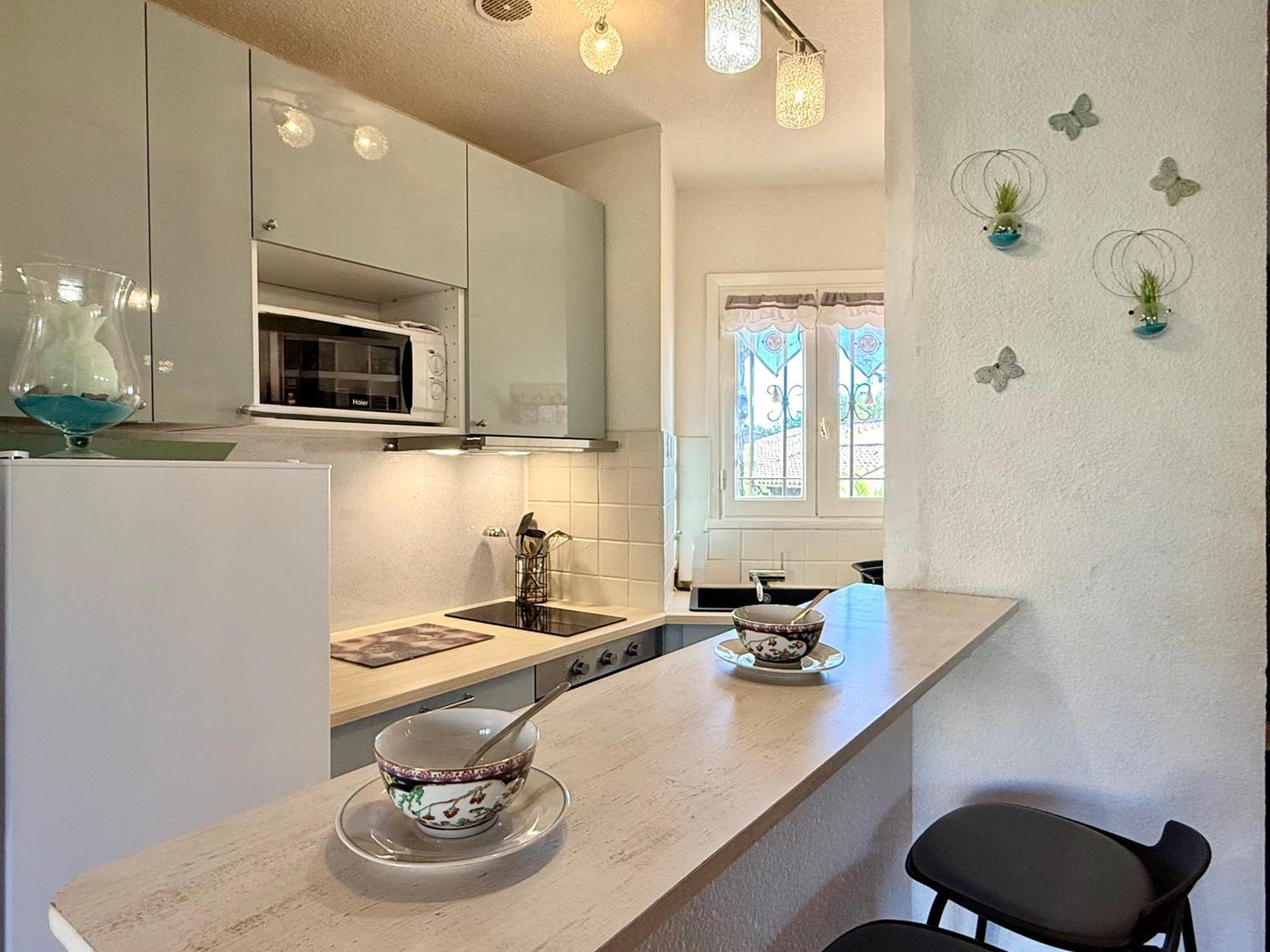 Deux Pieces Avec Vue Imprenable Sur La Crique Notre-dame Apartment *